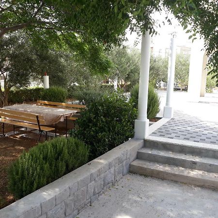 Apartments Erceg Omis Bagian luar foto