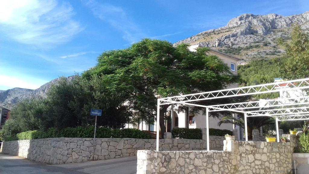 Apartments Erceg Omis Bagian luar foto