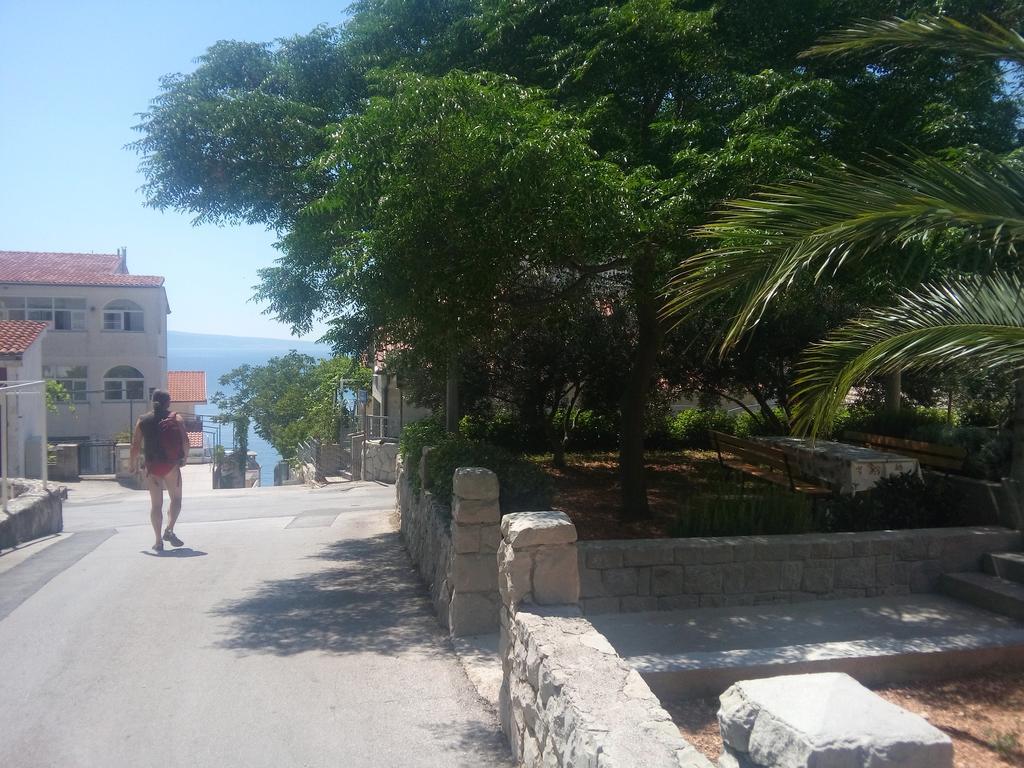 Apartments Erceg Omis Bagian luar foto