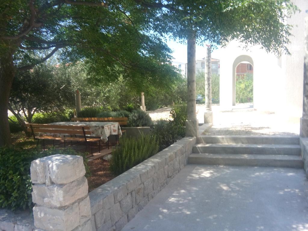 Apartments Erceg Omis Bagian luar foto