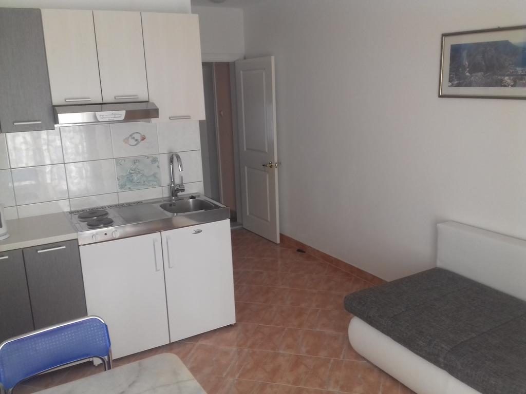 Apartments Erceg Omis Bagian luar foto