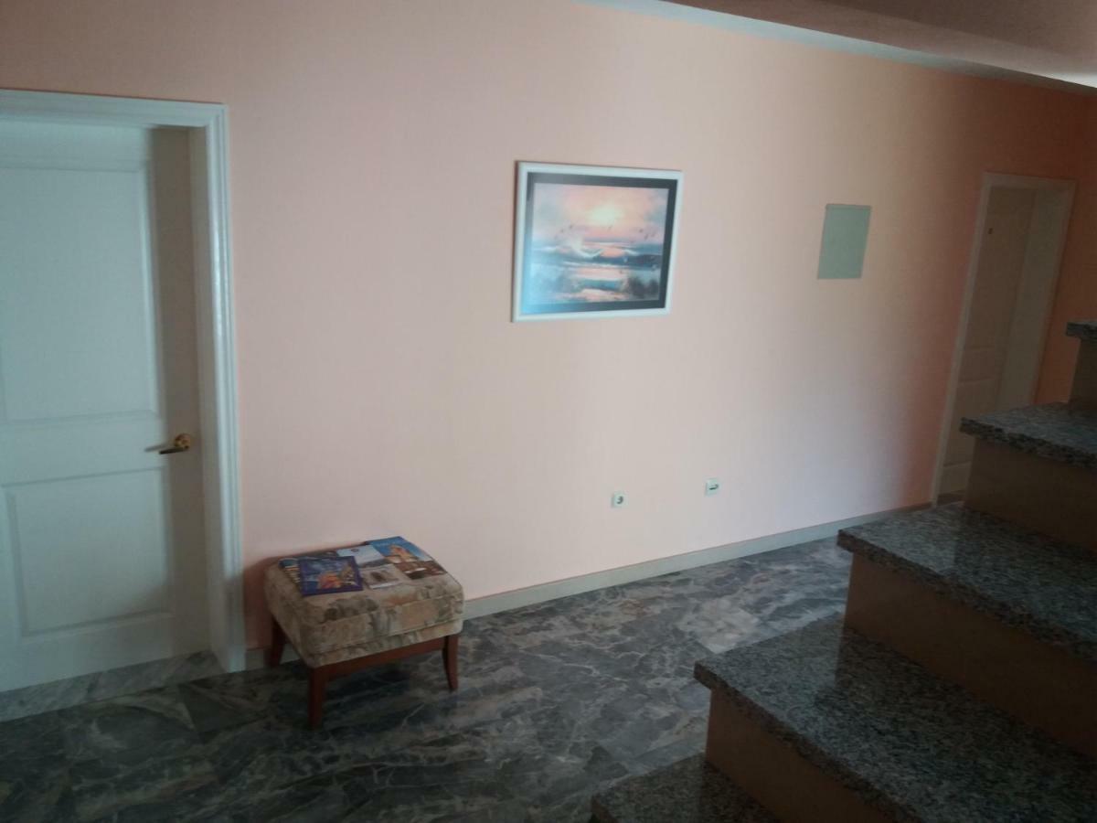 Apartments Erceg Omis Bagian luar foto