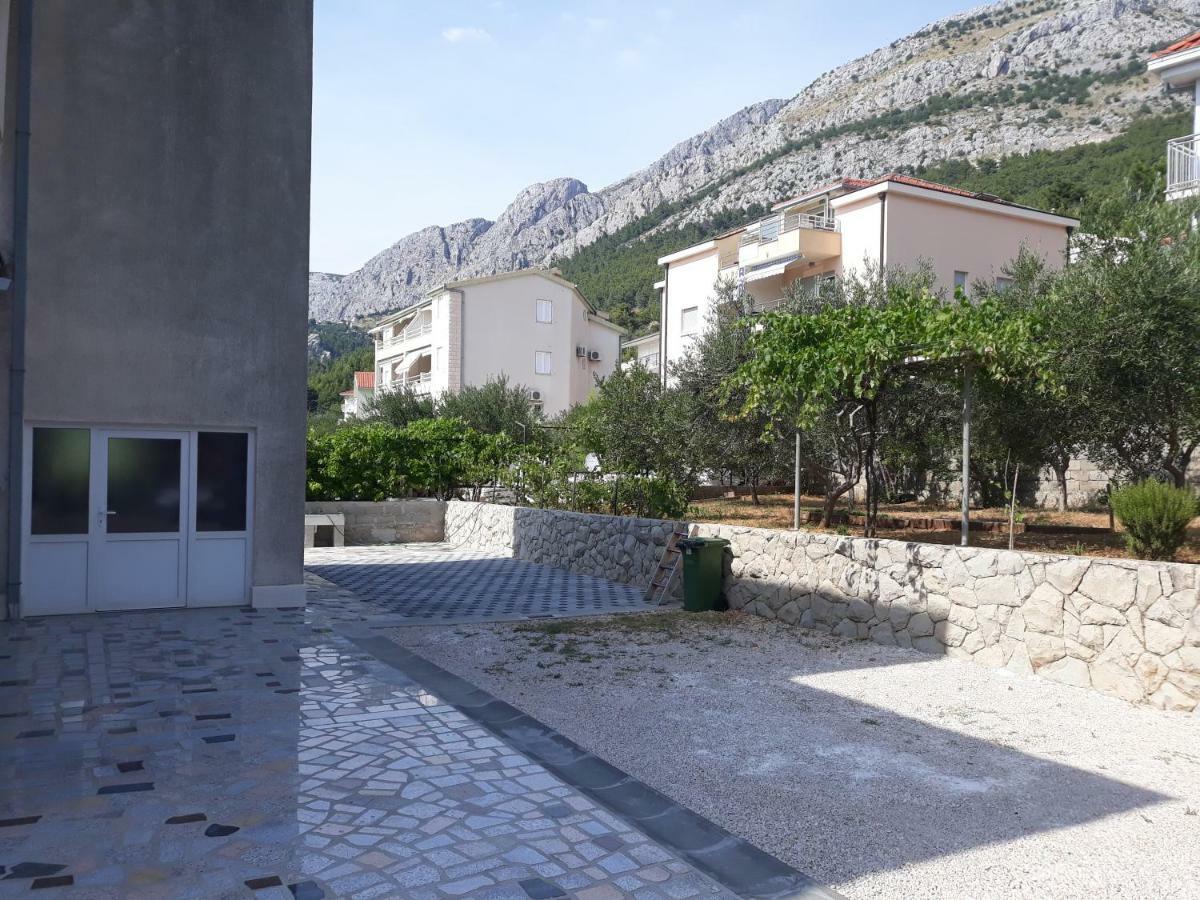 Apartments Erceg Omis Bagian luar foto