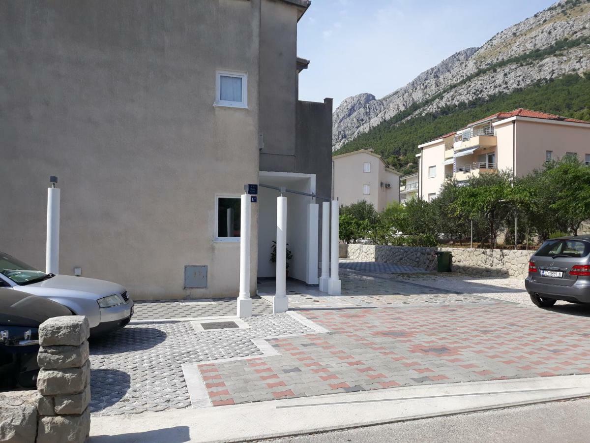 Apartments Erceg Omis Bagian luar foto