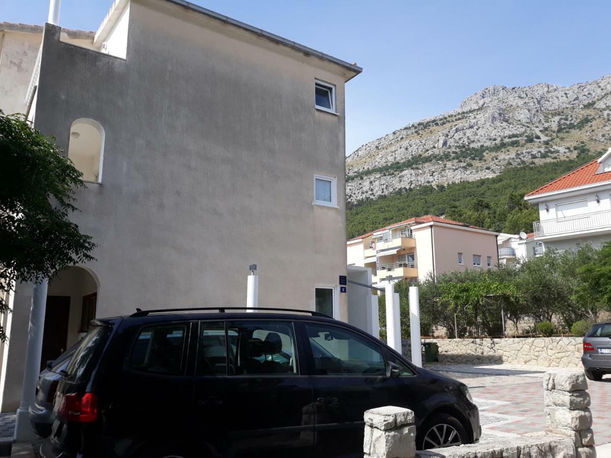 Apartments Erceg Omis Bagian luar foto