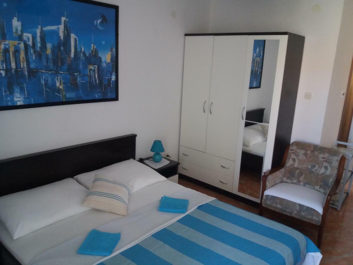 Apartments Erceg Omis Bagian luar foto