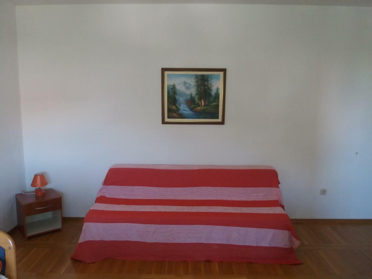 Apartments Erceg Omis Bagian luar foto