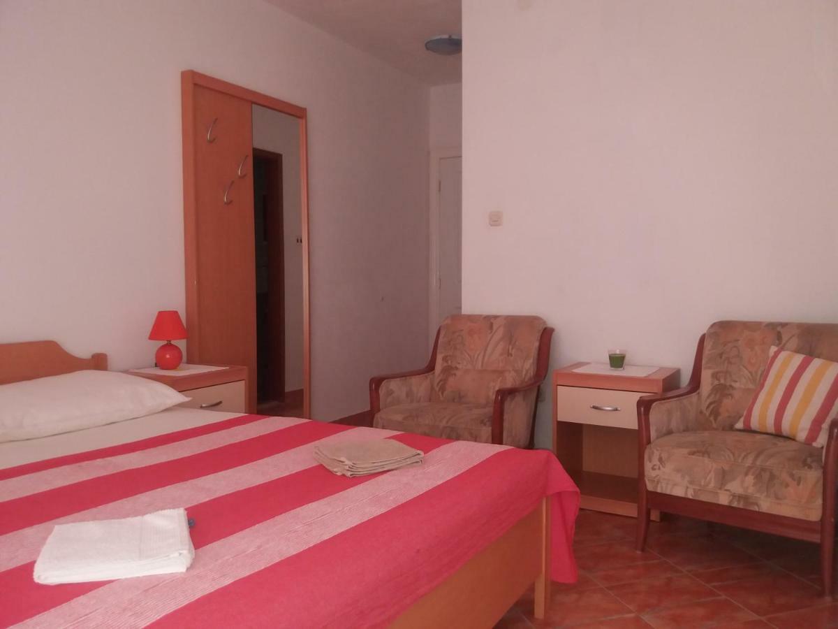 Apartments Erceg Omis Bagian luar foto