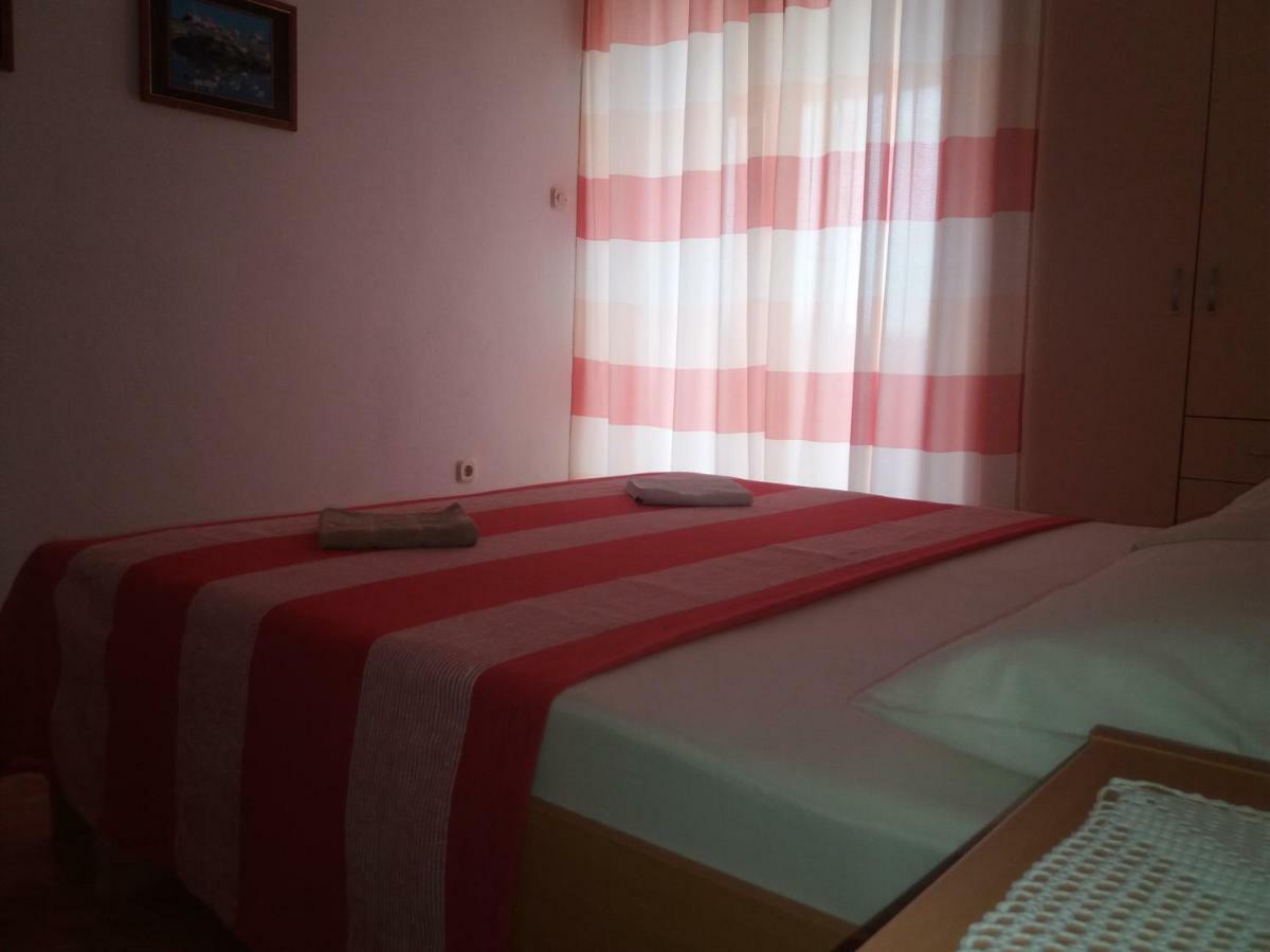 Apartments Erceg Omis Bagian luar foto