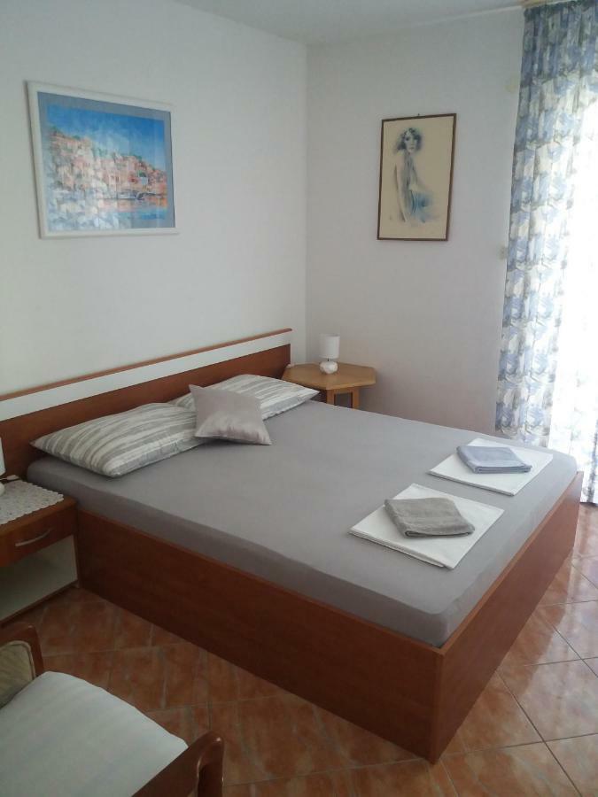 Apartments Erceg Omis Bagian luar foto