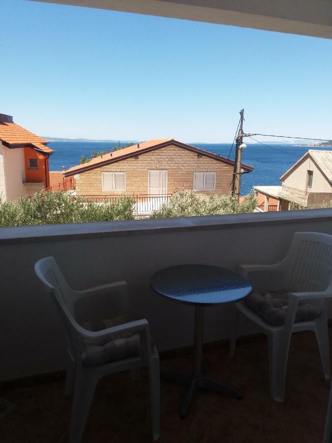 Apartments Erceg Omis Bagian luar foto
