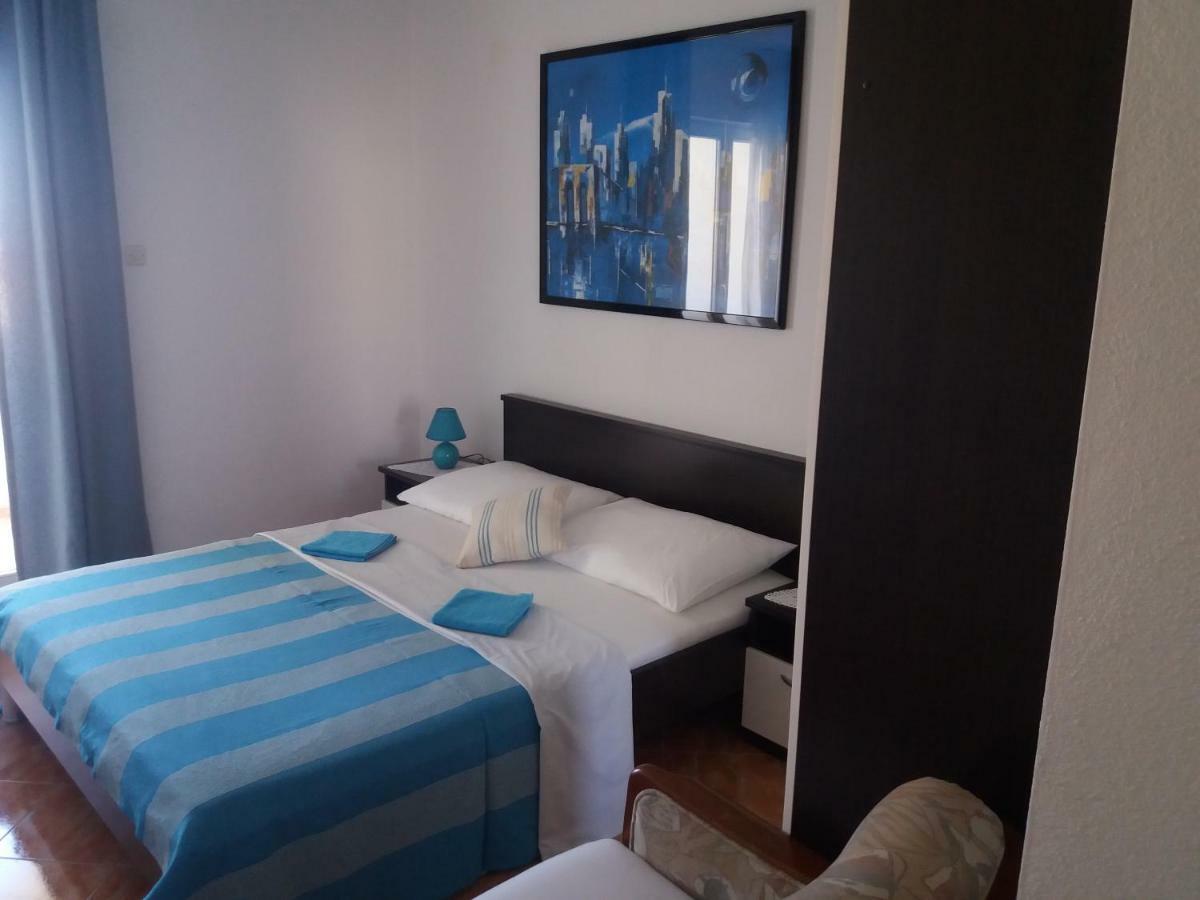 Apartments Erceg Omis Bagian luar foto